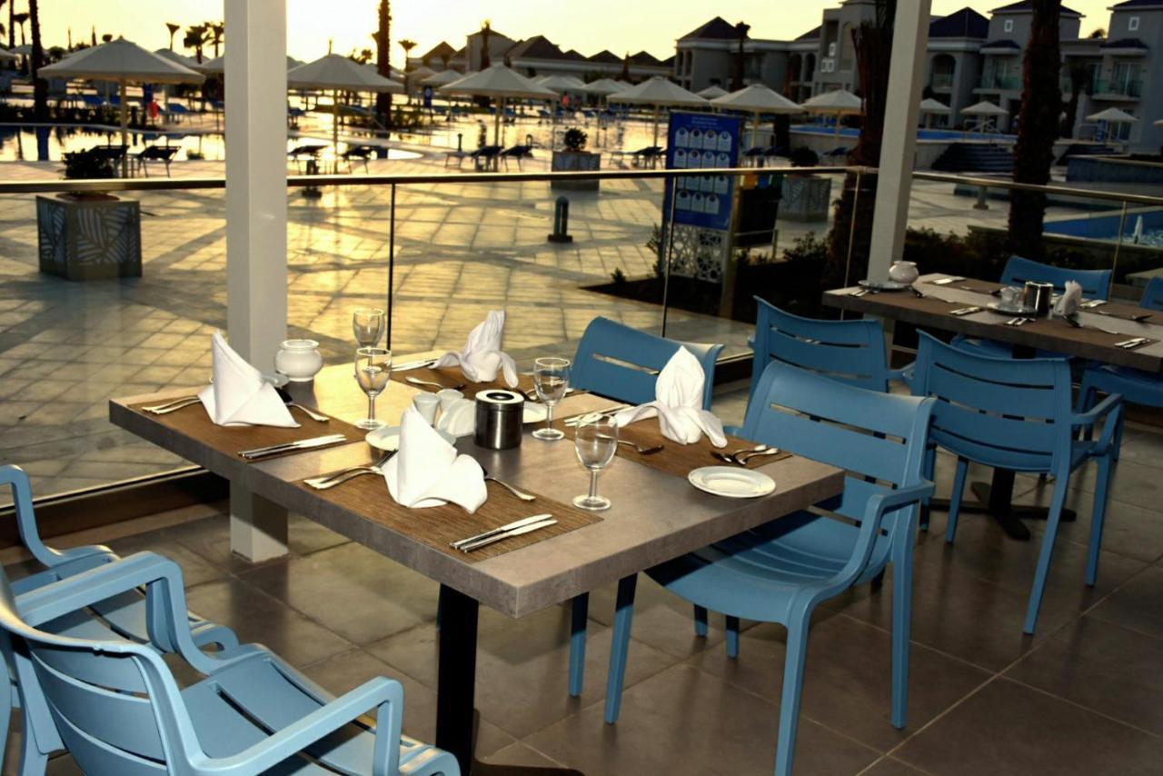 Pickalbatros White Beach Taghazout (Adults Only) Eksteriør billede The restaurant at the hotel