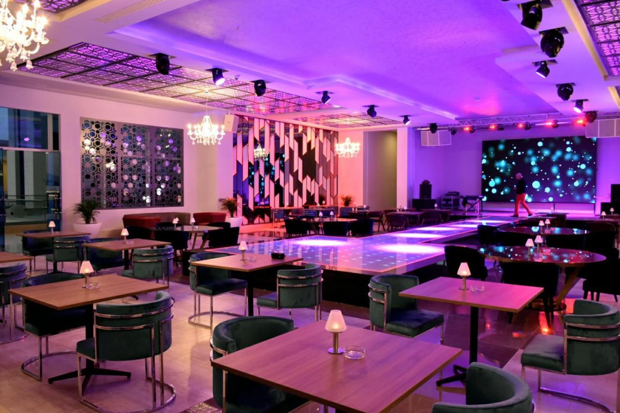 Pickalbatros White Beach Taghazout (Adults Only) Eksteriør billede The interior of a nightclub in India