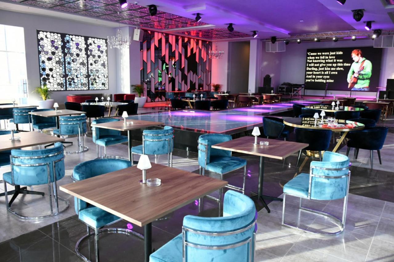 Pickalbatros White Beach Taghazout (Adults Only) Eksteriør billede The interior of the nightclub