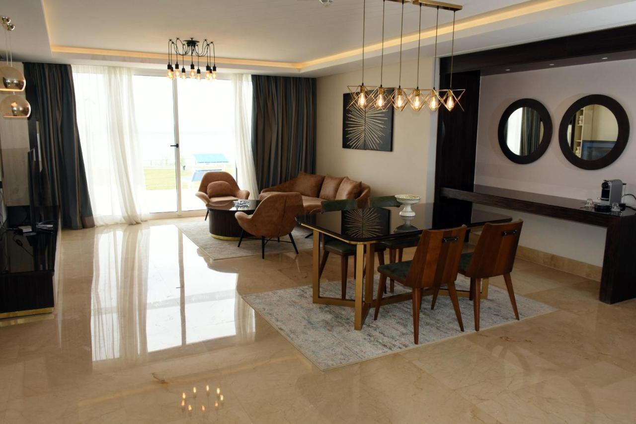 Pickalbatros White Beach Taghazout (Adults Only) Eksteriør billede A living room in a luxury apartment
