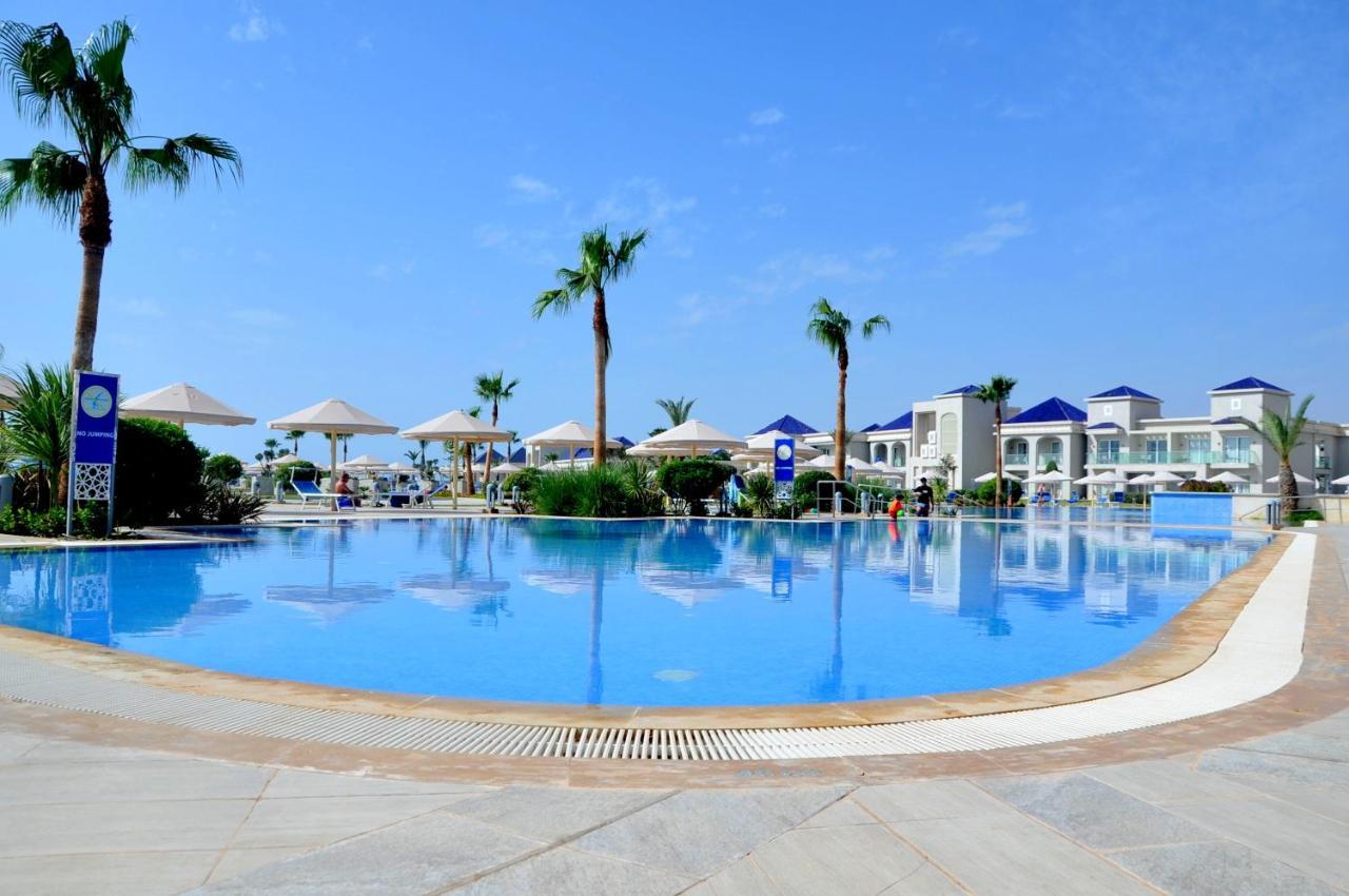 Pickalbatros White Beach Taghazout (Adults Only) Eksteriør billede A swimming pool at a hotel in Egypt