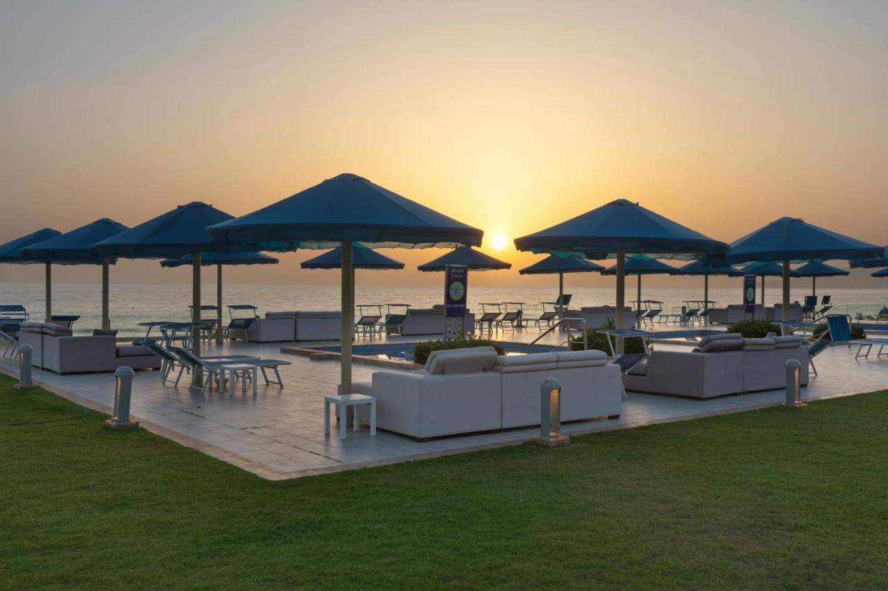Pickalbatros White Beach Taghazout (Adults Only) Eksteriør billede The Beach at The Oberoi, Mumbai